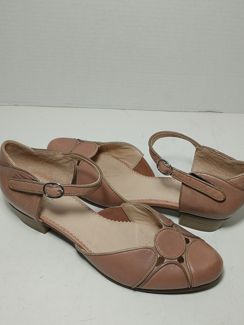 Vintage Spring Step Low Block Heel Retro Silhouette, Dusty Rose, Euro 39, US 8.5